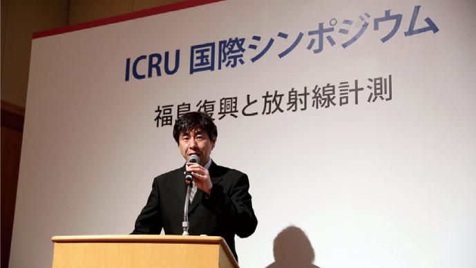 AIST計量標準総合センター 佐藤泰氏の司会の様子