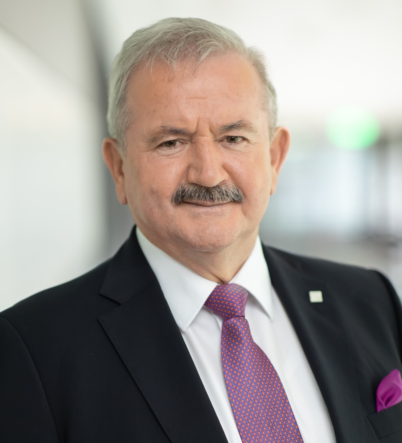 ライムント・ノイゲバウアー博士